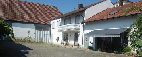 Foto - Großzügiges Haus mit Nebengebäuden zur vielseitigen Nutzung