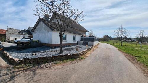 Foto - Großes Einfamilienhaus mit Doppelgarage, Erker, 2 Terassen