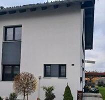 Modernes Reihenendhaus mit Carport und Wärmepumpe - Deggendorf