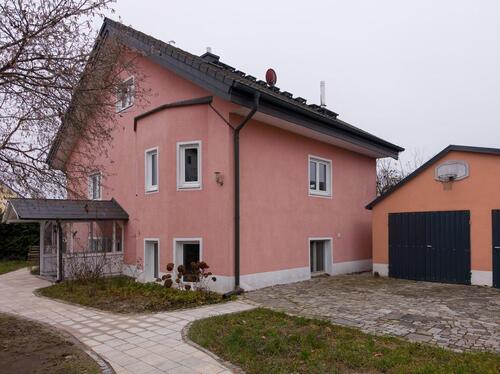 Foto - Großzügiges, saniertes EFH mit Doppelgarage & großem Grundstück