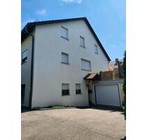 Von Privat: Gepflegte DHH mit ELW, Terrasse, Garten und Garage - Erligheim