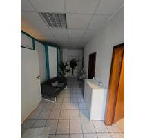 Raum........ - 500,00&nbsp;EUR Kaltmiete, ca.&nbsp; 40,00&nbsp;m&sup2; in Fellbach (PLZ: 70734)