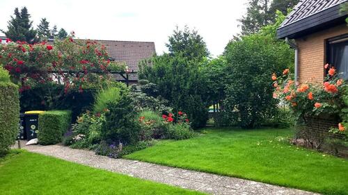 Foto - Großes freistehendes Zweifamilienhaus 245 qm Wohnfläche 9 Zimmer