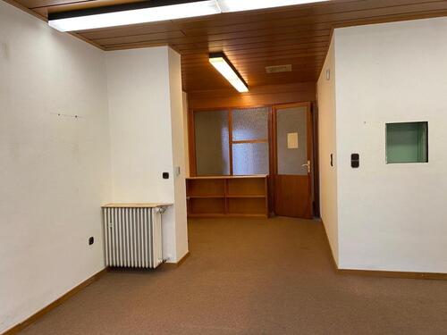 Foto - Büroraum, kleines Lager incl. WC und ein Stellplatz