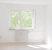 Sehr schöne, helle 2 Zi - mit Einbauküche, Autoabstellplatz und Balkon in Ludwigsburg