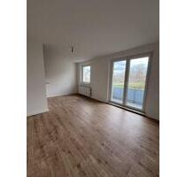 Ruhiges Wohnen in Magdeburg: helle 2-RW mit Balkon – offener Wohnbereich – Bad mit Wanne – PKW-STP