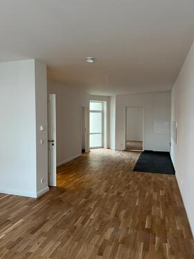 Foto - Gepflegte und sehr geräumige 2-Zimmer-Wohnung zu vermieten