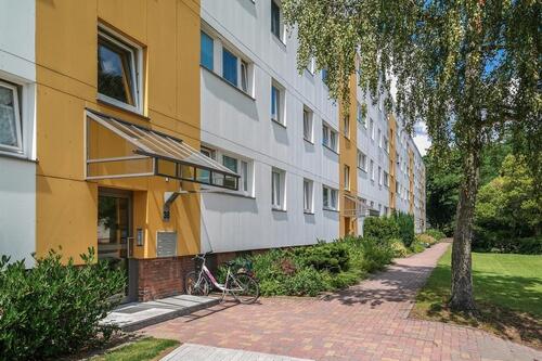 Foto - Ihr Rückzugsort im Grünen – 3 Zimmer mit sonniger Loggia