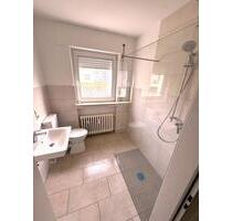 Erdgeschoss 2. Zi. Wohnung, barrierefreies Bad frisch saniert - Bad Driburg