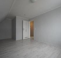 +++Lichtdurchflutete DG-Wohnung mit besonderem Charme+++ - Bebra