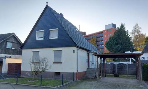 Foto - Freistehendes Einfamilienhaus mit Carport