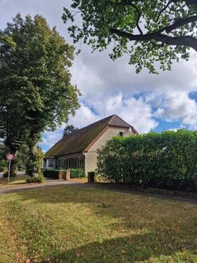 Foto - Einfamilienhaus mit großem Grundstück