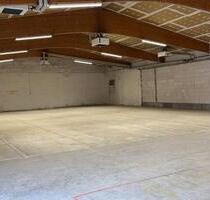Lagerhalle zu vermieten 430qm - 1.450,00&nbsp;EUR Kaltmiete, ca.&nbsp; 3,00&nbsp;m&sup2; in Haßfurt (PLZ: 97437)