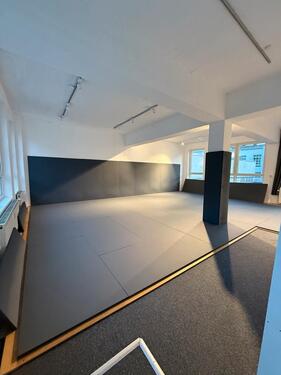 Foto - Trainingsraum mit Matten 100qm zu vermieten