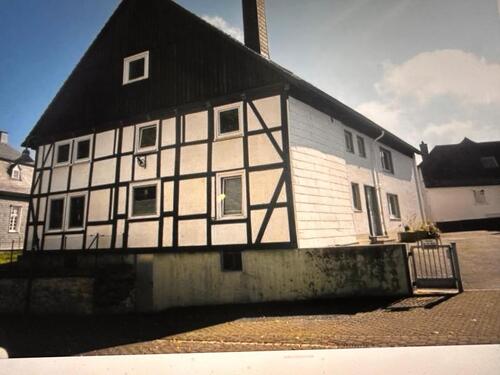 Foto - 4-Familienhaus mit 6 Garagen ruhige Lage in Warstein-Belecke