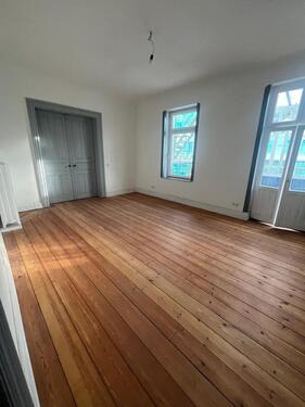 Foto - 5-Zimmer-Wohnung ab sofort - 790,00&nbsp;EUR Kaltmiete, ca.&nbsp; 118,00&nbsp;m&sup2;