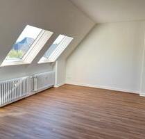 4-Raumwohnung im Dachgeschoss mit Balkon verfügbar! - Kiel Neumühlen-Dietrichsdorf