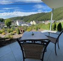 Modern möblierte 45-m²-Souterrainwohnung mit großer Terrasse & Weitblick – sofort bezugsfertig - Breitscheid