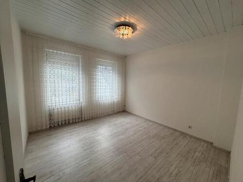 Foto - Wohnung zum vermieten 6 zimmer - 1.000,00&nbsp;EUR Kaltmiete, ca.&nbsp; 100,00&nbsp;m&sup2;