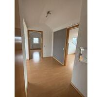 Helle 2,5 Zimmer-Dachgeschosswohnung mit Panoramablick - Mögglingen