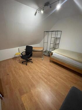Foto - Dachgeschosswohnung - 320,00&nbsp;EUR Kaltmiete, ca.&nbsp; 30,00&nbsp;m&sup2;