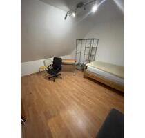 Dachgeschosswohnung - 320,00&nbsp;EUR Kaltmiete, ca.&nbsp; 30,00&nbsp;m&sup2; in Kaiserslautern (PLZ: 67655) Betzenberg