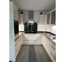 Moderne Gartenwohnung mit zwei TG Plätzen und Privatgarten - Geretsried