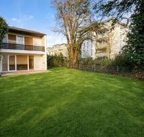 Reihenendhaus mit großzügigem Garten im Regensburger Westen