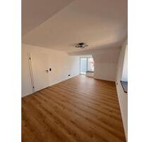 2 Zimmer DG Wohnung in Straubing m Balkon - nähe Theresiencenter