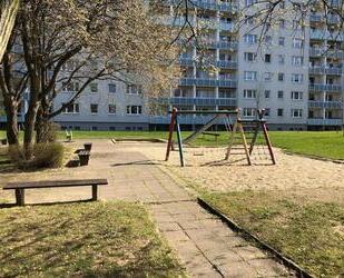 3-Raum-Wohnung mit Balkon und den Spielplatz direkt vor der Haustür - Chemnitz Adelsberg