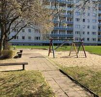 3-Raum-Wohnung mit Balkon und den Spielplatz direkt vor der Haustür - Chemnitz Adelsberg