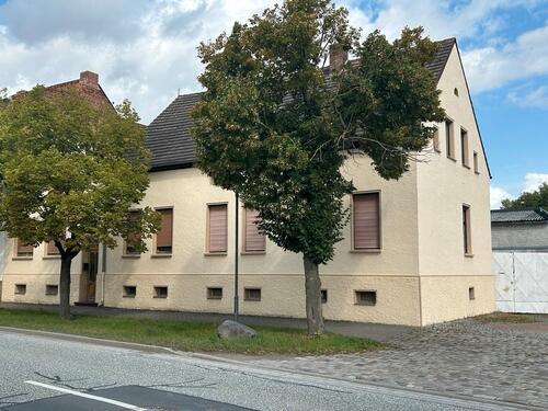 Foto - Haus - Einfamiliehaus - 69.999,00&nbsp;EUR Kaufpreis, ca.&nbsp; 250,00&nbsp;m&sup2;