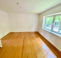 Helle 4-Raum-Altbauwohnung, Balkon, neue Einbauküche - Zentral - Rendsburg