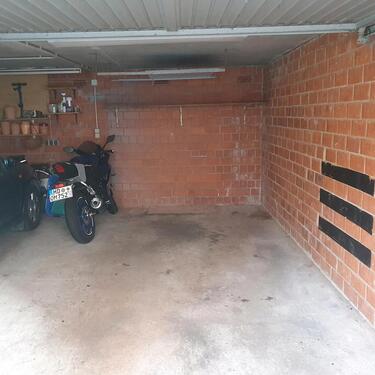 Foto - Garagenstellplatz in Nußloch - 80,00 EUR Miete,
