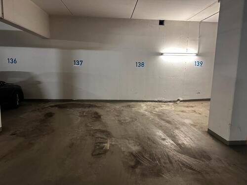 Foto - Tiefgaragenstellplatz zu vermieten – zentral gelegen