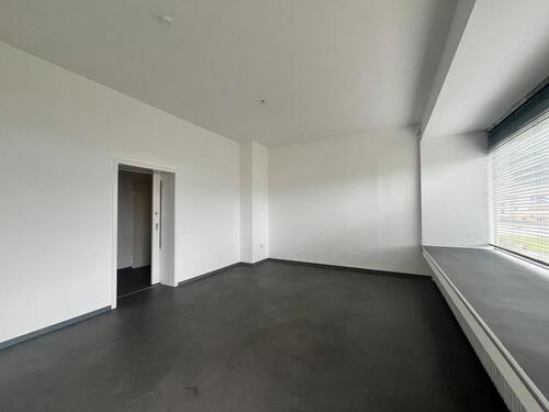 Foto - Heller Laden an der Parkallee in Schieder