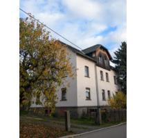 Mehrfamilienhaus mit großem Grundstück, Nebengebäuden & Ausblick - Oelsnitz (Vogtland)