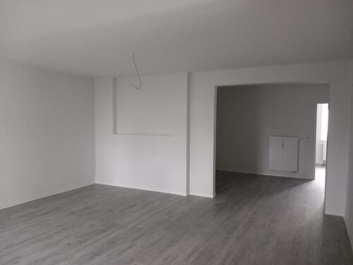 Foto - Erstbezug nach sanierung: großzügige 3 Zimmer Wohnung in Zwickau (Auerbach), Hochparterre, Carport