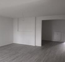 Erstbezug nach sanierung: großzügige 3 Zimmer Wohnung in Zwickau (Auerbach), Hochparterre, Carport