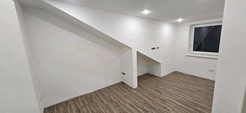 Foto - 3-Zimmer-Küche-Bad Wohnung - 1.050,00&nbsp;EUR Kaltmiete, ca.&nbsp; 85,00&nbsp;m&sup2;