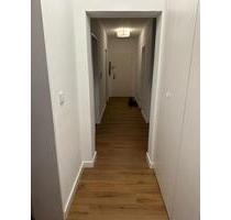 4-Zimmer-Wohnung FREI nähe LDW mit zwei Balkonen und EBK in Breme - Bremen Neustadt