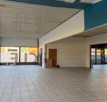 400m2 Halle - 3.200,00 EUR Kaltmiete, ca.  8,00 m² in Pinneberg (PLZ: 25421)