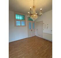 Helle Altbauwohnung 114 m2 Balkon Küche und historischen Flair ! - Schleiz