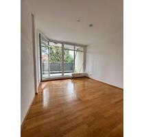 Helle 2-Zimmer DG-Wohnung mit Balkon & EBK - WG geeignet - Berlin Spandau