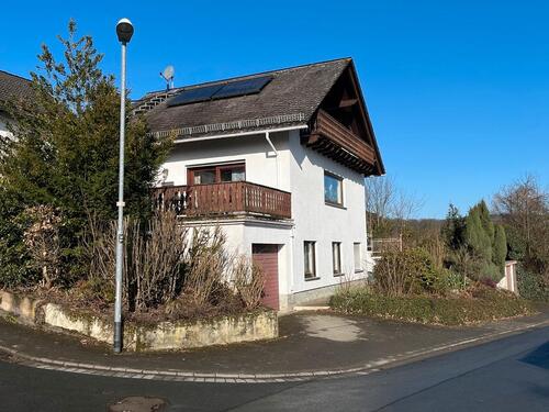 Foto - Wir verkaufen dieses hübsche Einfamilienmassivhaus in ruhiger L
