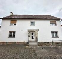 Bauernhaus mit Scheune und mehreren Garagen - Fritzlar