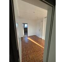 2 Zimmer Dachgeschosswohnung - 450,00 EUR Kaltmiete, in Gütersloh (PLZ: 33334) Isselhorst