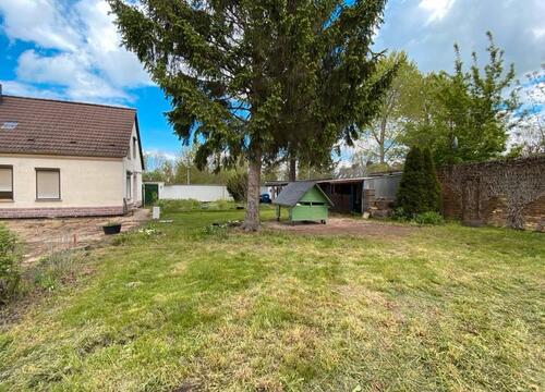 Foto - Grundstück 1000qm mit teilentkerntem Einfamilienhaus Haus Garage