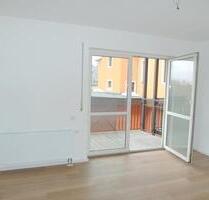 Radebeul-Lindenau: Kleine 2-Zimmer-Singlewohnung * frisch renoviert, mit Balkon & neuem Laminatboden