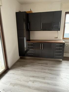 Foto - Charmante 2-Zimmerwohnung im EG, Küche teilmöbliert, TL-Bad